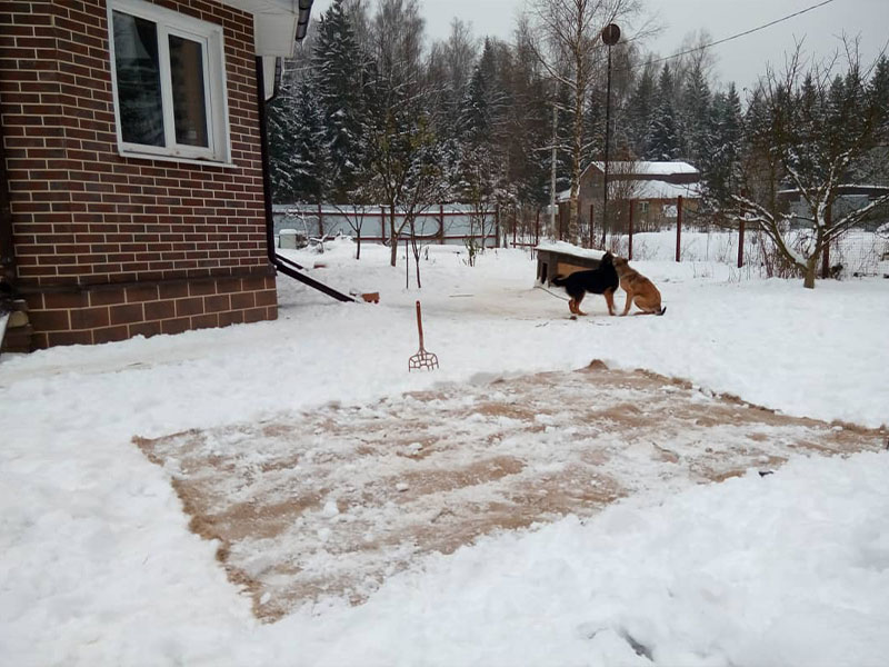 Чистка ковра снегом